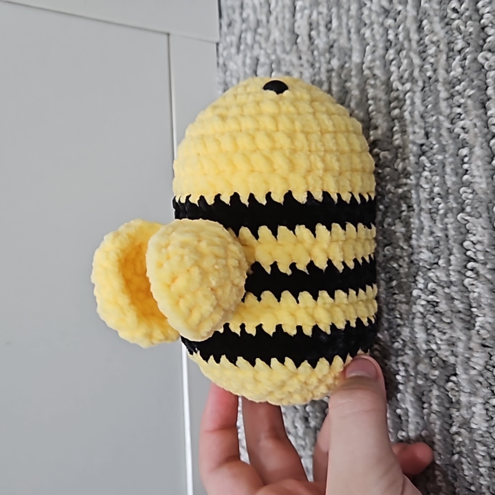 Crochet bee - Picture 2 of 5